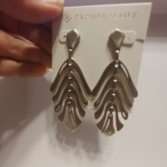 🎉🎉HP🎉🎉Nwot Kendra scott luca earrings - Picture 2 of 4